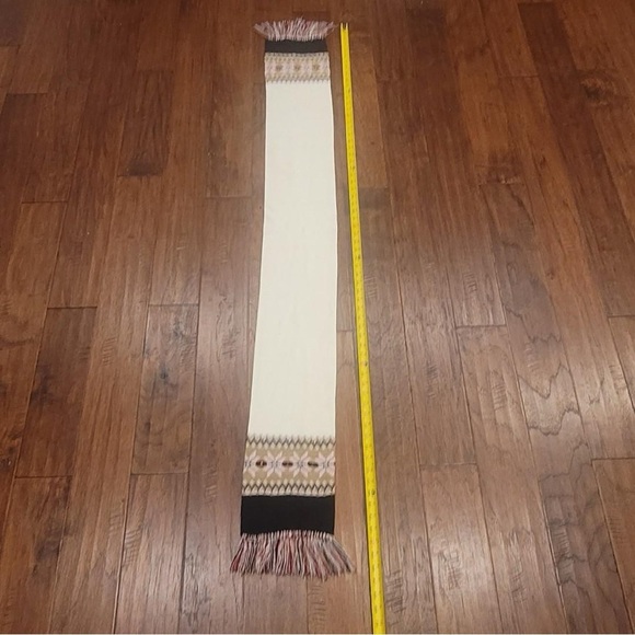 Chic Patterned Scarf with Fringe - Picture 4 of 7